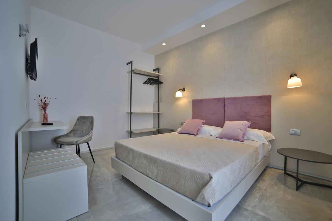 Calaluna Rooms 切萨雷奥港 外观 照片