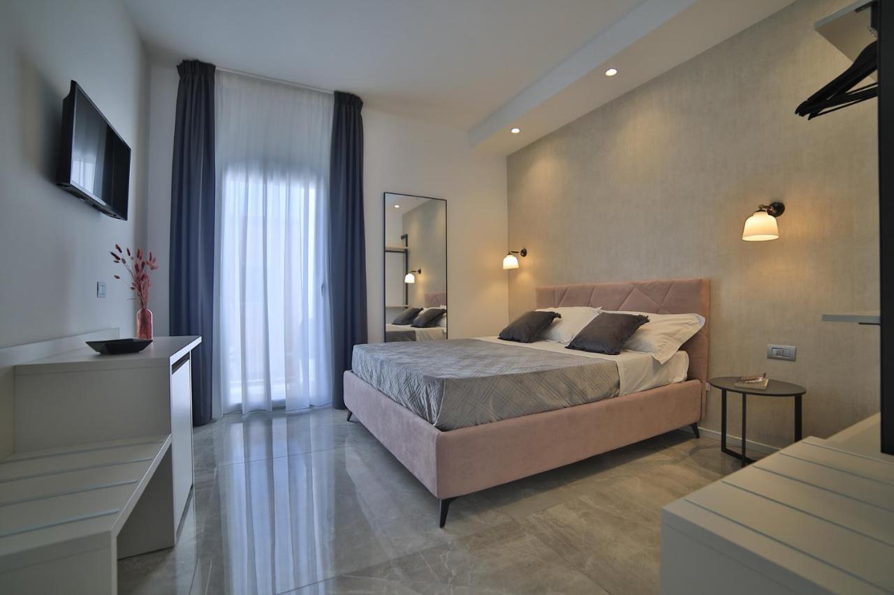 Calaluna Rooms 切萨雷奥港 外观 照片