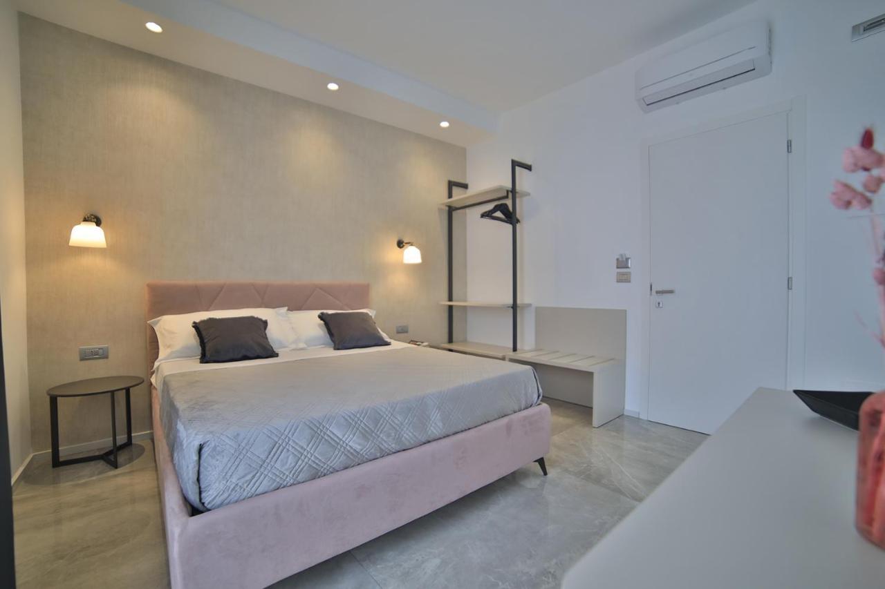 Calaluna Rooms 切萨雷奥港 外观 照片