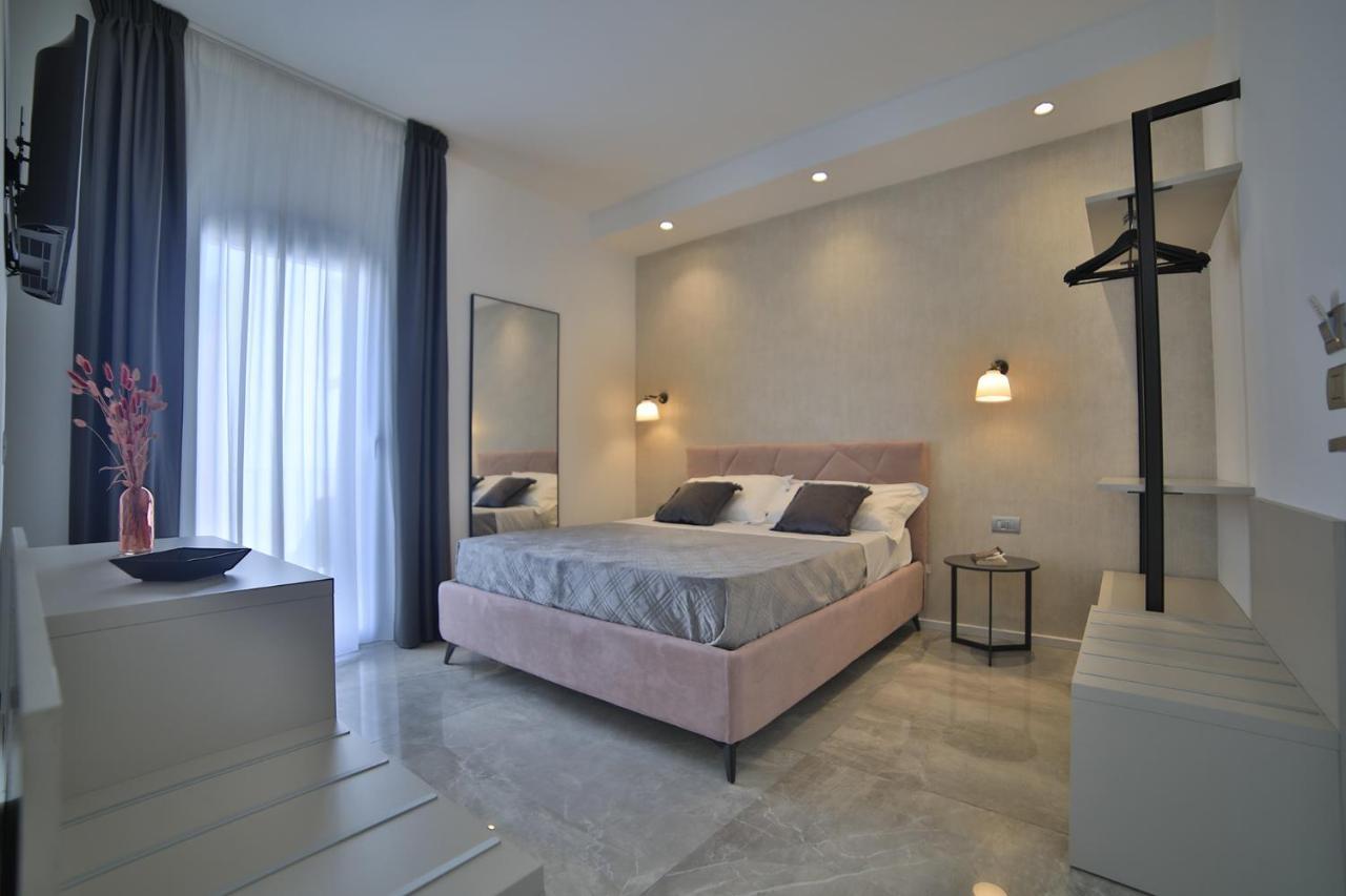 Calaluna Rooms 切萨雷奥港 外观 照片
