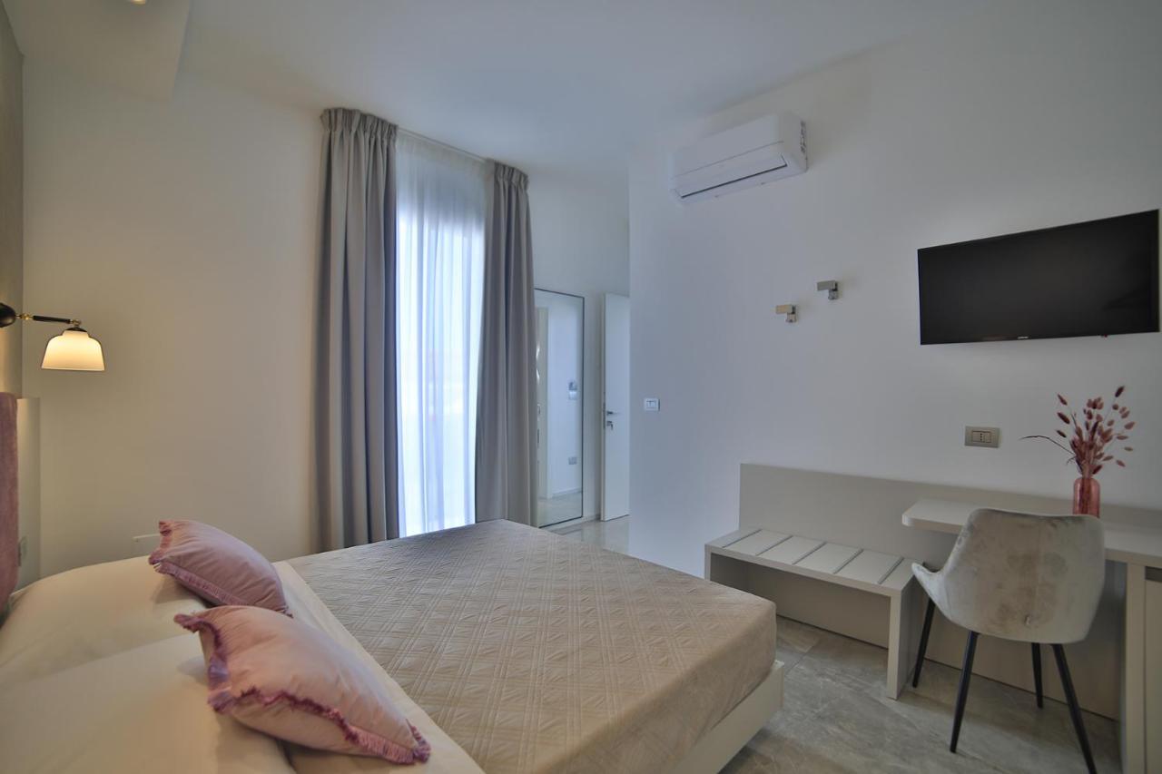 Calaluna Rooms 切萨雷奥港 外观 照片